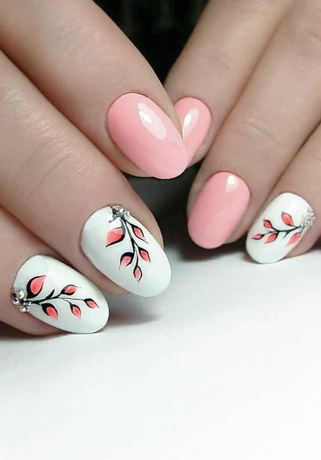 White Summer Nails 2023: The Latest Trends and Tips - 31 Ideas