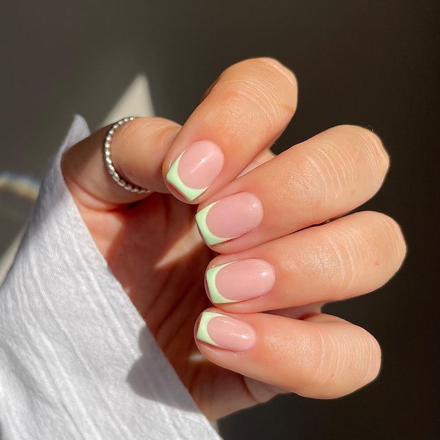 Simple Summer Nail Designs 2023: Embrace the Season with Your Fingertips