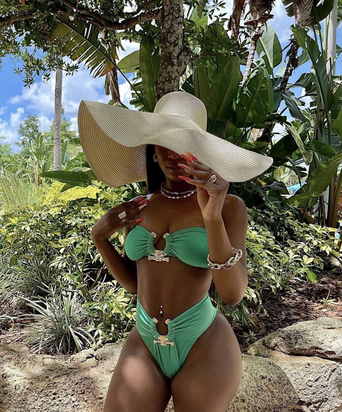 Turning Heads in the Tropics: Stylish and Comfortable Vacation Outfits for Black Women: Beach Travel