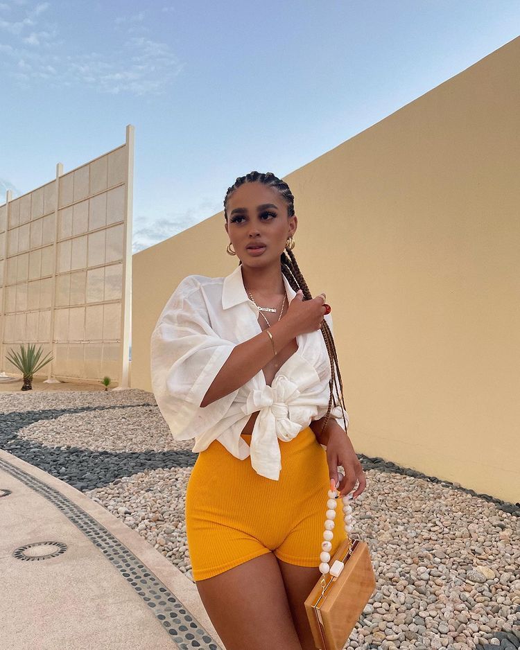 Turning Heads in the Tropics: Stylish and Comfortable Vacation Outfits for Black Women: Beach Travel