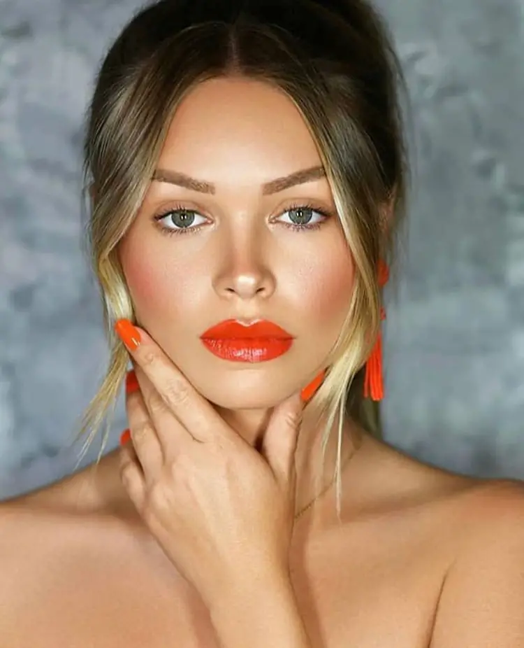 Cool Summer Color Palette: Perfect Makeup Colors for the Season