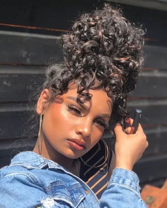 Summer 2023 Hair Trends: Short Curly Hairstyles for Women, From Beach Waves to Brunette Highlights