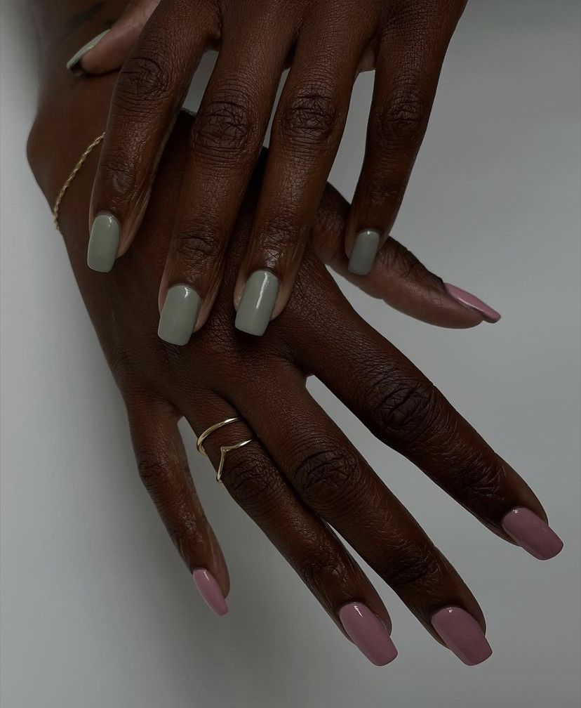 Modern Allure: Short Nails Dark Skin with Chic Simple Nail Designs