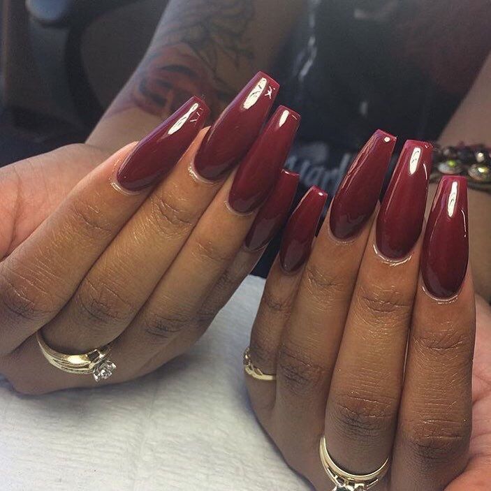 Simple and Classy: Classic Short Red Nails for Dark Skinned Women