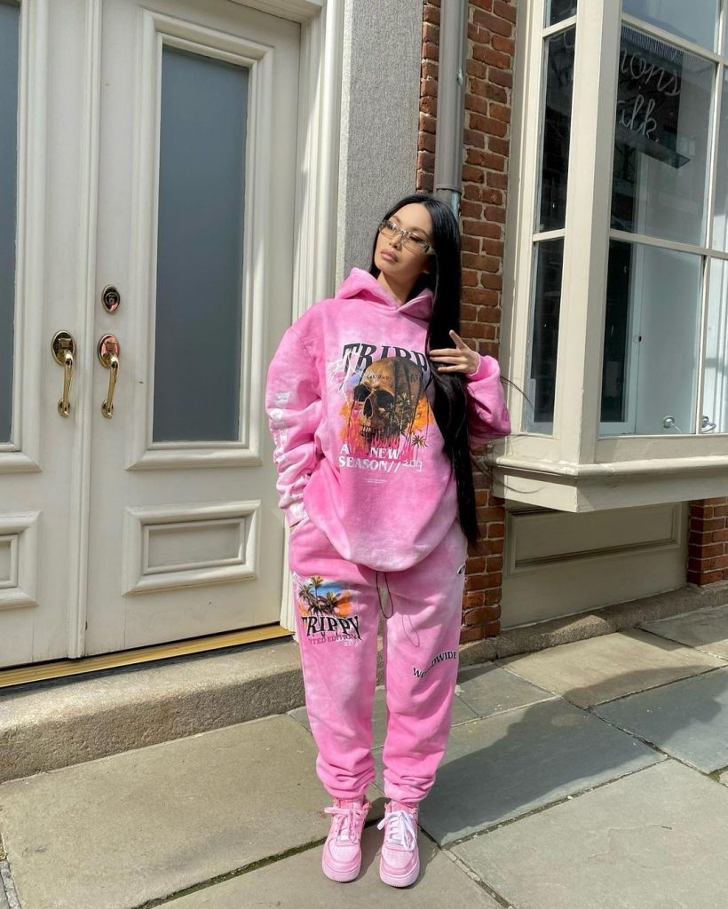 Pink Outfits for Black Women: Streetwear 16 Ideas