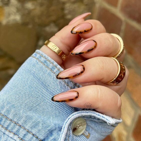 Autumn Inspiration: Cute and Simple Fall Nail Art Designs Featuring Leaves