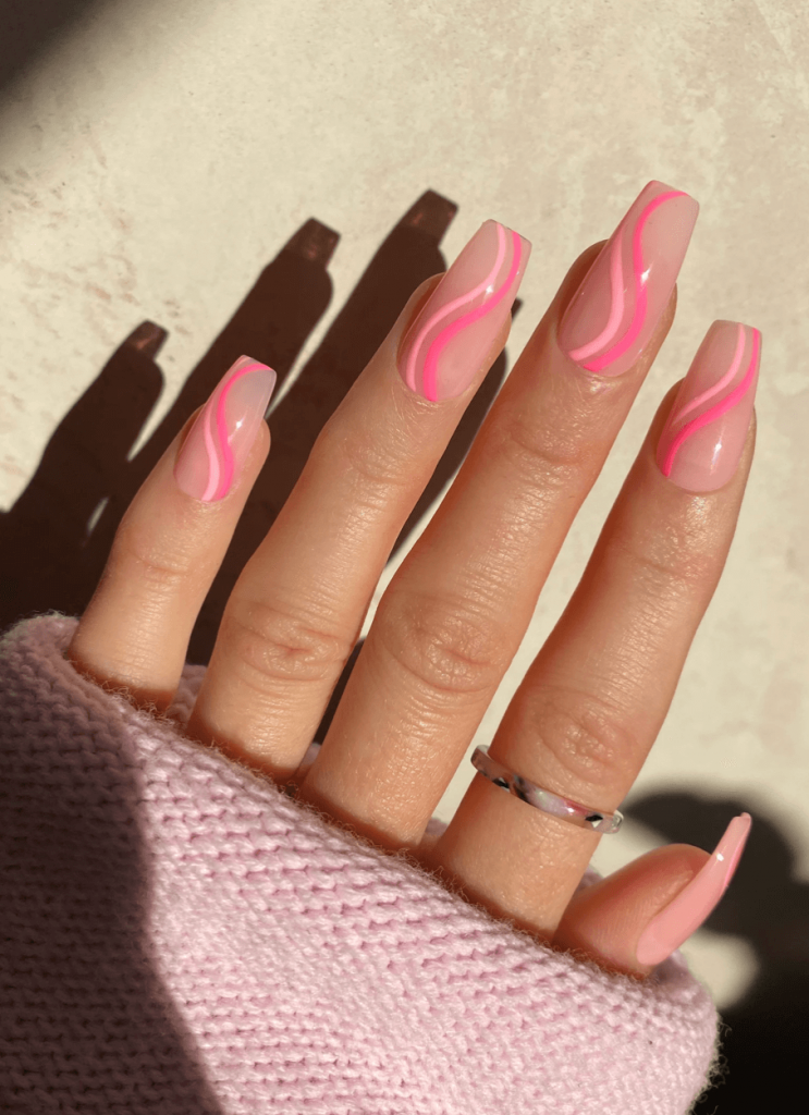 Rose Nail Art 15 nápadů: Vylepšete svou manikúru květinovou elegancí