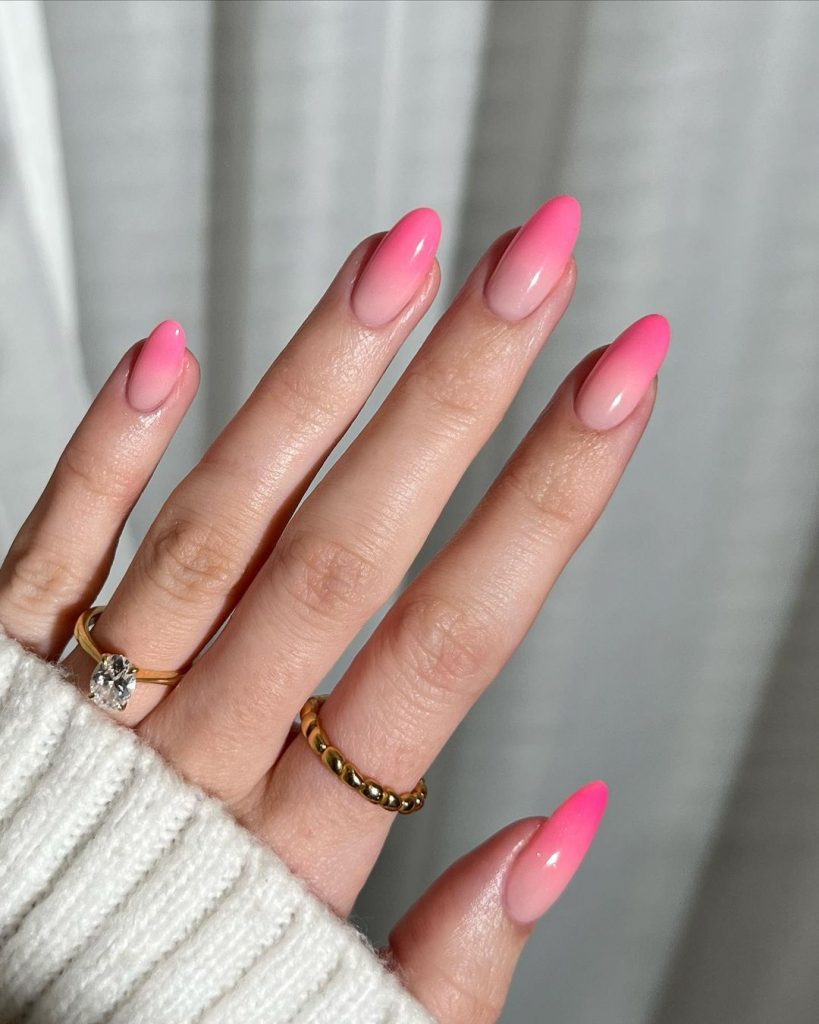 Rose Nail Art 15 nápadů: Vylepšete svou manikúru květinovou elegancí