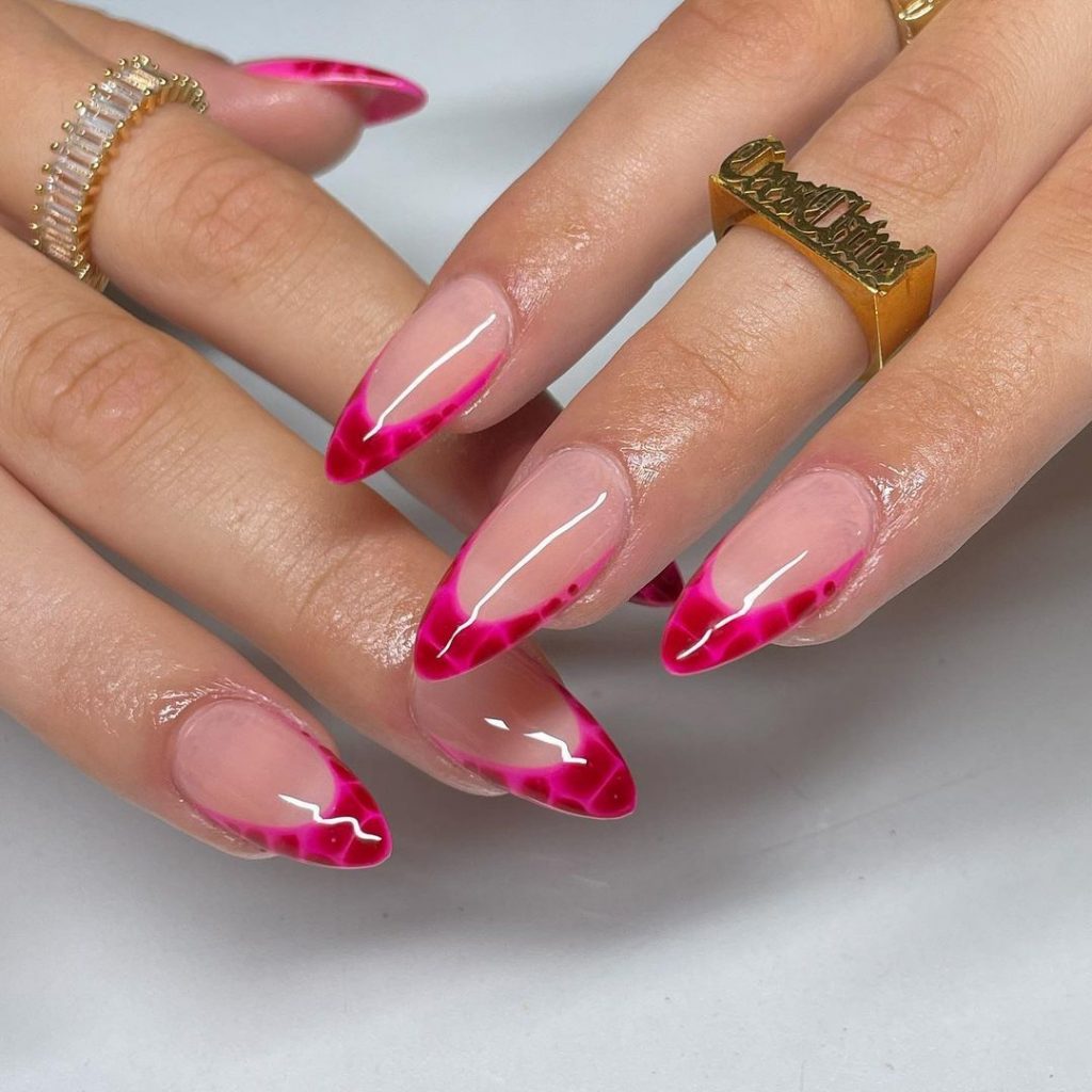 Rose Nail Art 15 nápadů: Vylepšete svou manikúru květinovou elegancí