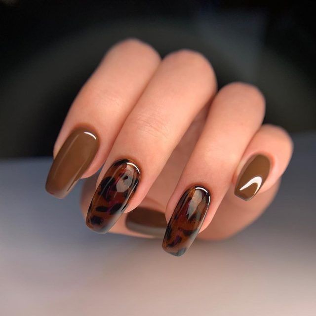 Medium Fall Nails 2023 16 Ideas: Embrace the Season with Style and Sophistication