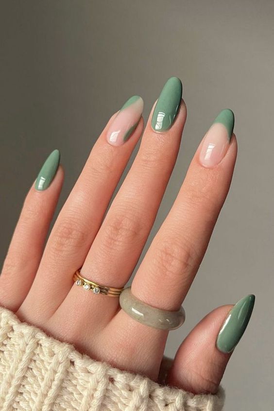 Sophisticated Minimalism: Natural Colors and Simple Designs for Fall Gel Nails 2023