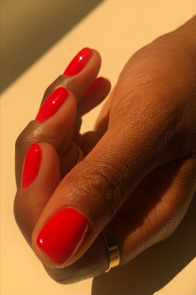 Simple and Classy: Classic Short Red Nails for Dark Skinned Women