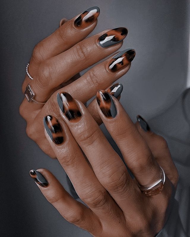 Medium Fall Nails 2023 16 Ideas: Embrace the Season with Style and Sophistication