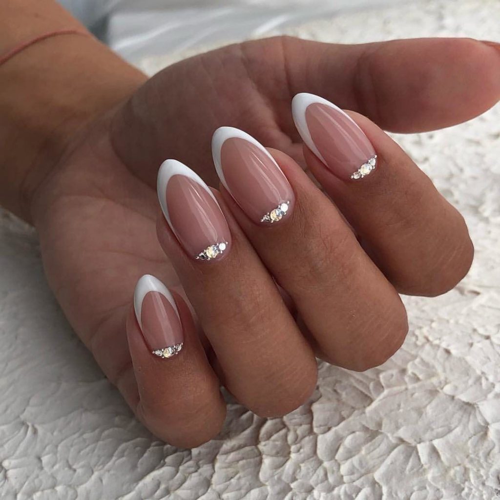 Medium Fall Nails 2023 16 Ideas: Embrace the Season with Style and Sophistication