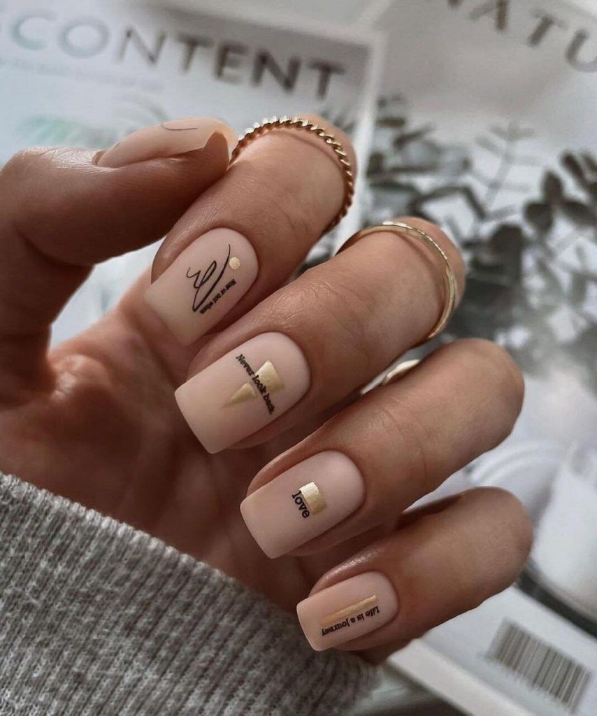 Medium Fall Nails 2023 16 Ideas: Embrace the Season with Style and Sophistication