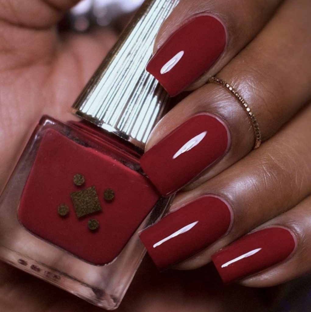 Simple and Classy: Classic Short Red Nails for Dark Skinned Women