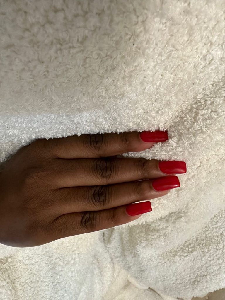 Simple and Classy: Classic Short Red Nails for Dark Skinned Women