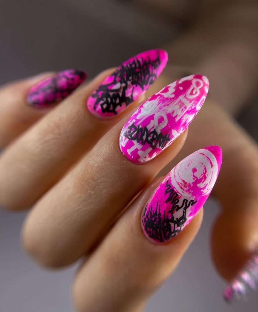 Rose Nail Art 15 nápadů: Vylepšete svou manikúru květinovou elegancí