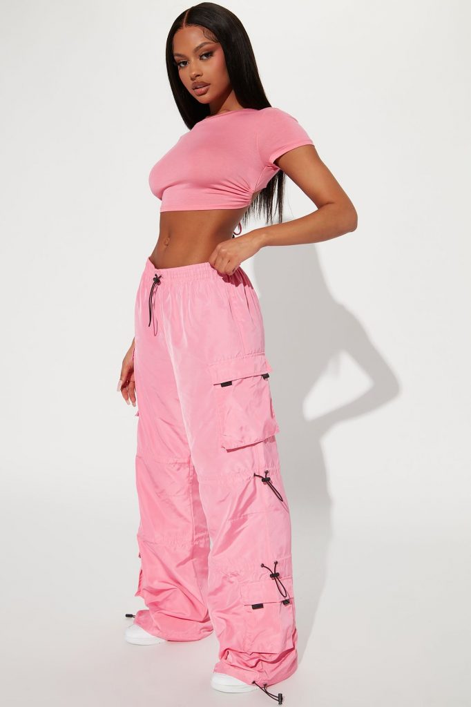 Pink Outfits for Black Women: Streetwear 16 Ideas