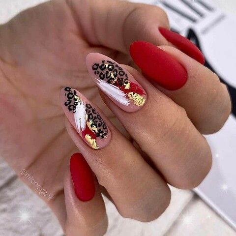 Medium Fall Nails 2023 16 Ideas: Embrace the Season with Style and Sophistication