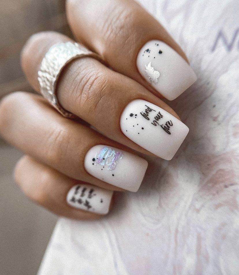 School Nails 2023 15 nápadů: Přijměte kreativitu s těmito trendy vzory