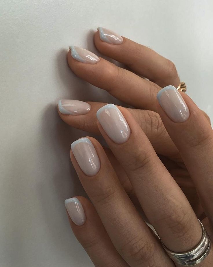 French Tip Nails 18 nápadů: Pozvedněte svou hru na nehty pomocí těchto stylových návrhů