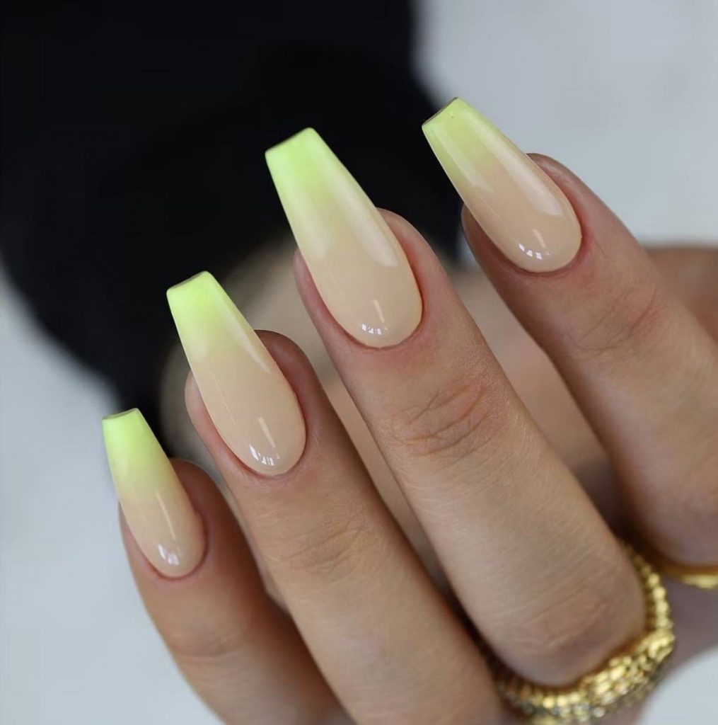 Ombre Coffin Nails 18 nápadů: Stylový a trendy trend nehtů