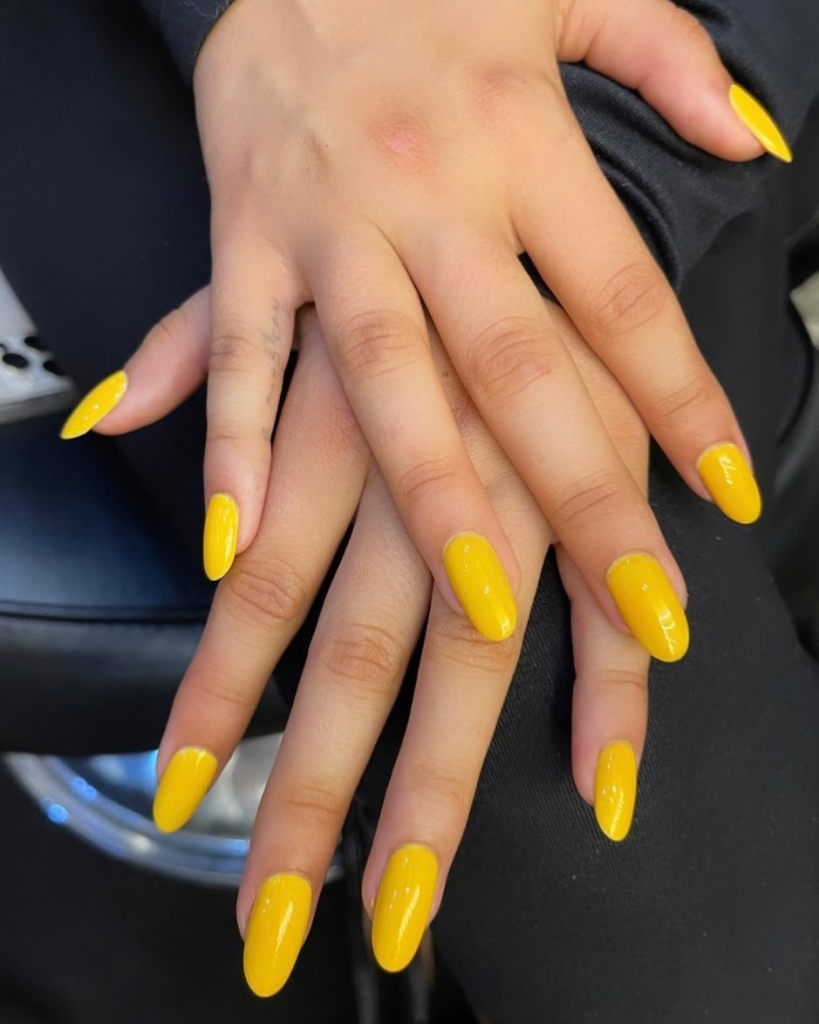 Trendy žluté nehty 20 nápadů: Obejme slunce se stylovým nail artem