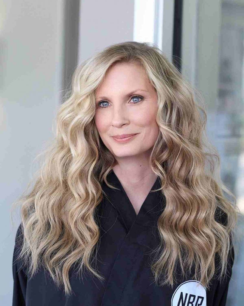 Long Hairstyles for Women Over 40 16 Ideas: Embrace Your Age with Confidence