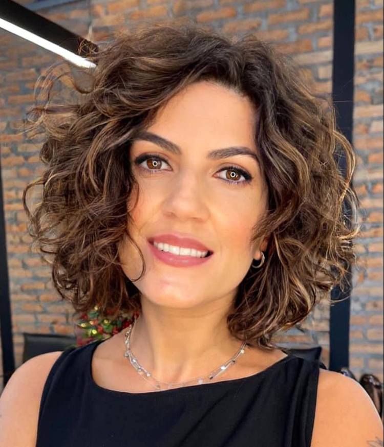 Curly Hairstyles for Women Over 40 18 Ideas: Embrace Your Natural Elegance