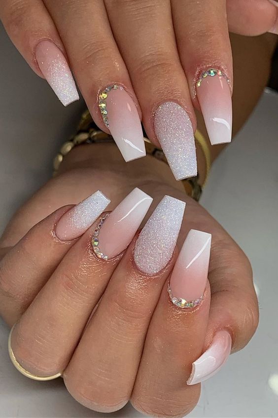 Ombre Coffin Nails 18 nápadů: Stylový a trendy trend nehtů