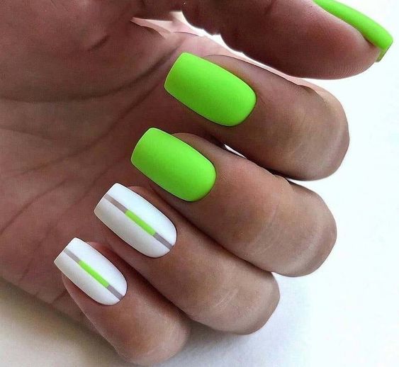 Neon Nails 22 nápadů: Elektrifikujte svůj vzhled oslnivým nail artem