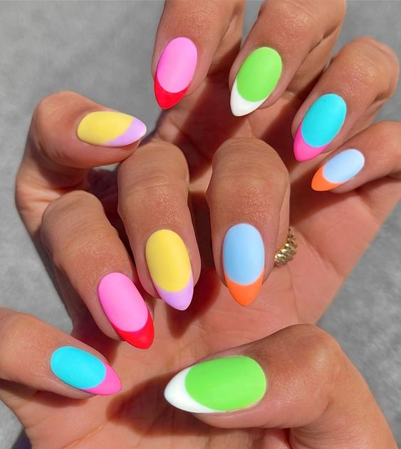 Neon Nails 22 nápadů: Elektrifikujte svůj vzhled oslnivým nail artem