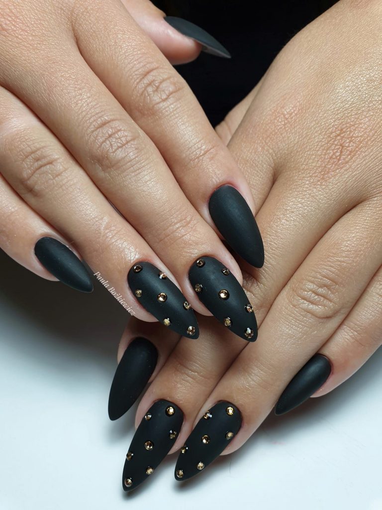 Black Nails Acrylic 20 nápadů: Přijměte odvážný a elegantní vzhled