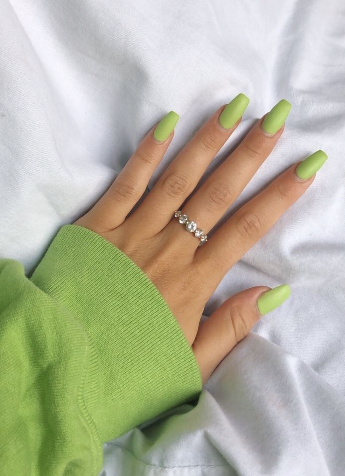 Lime Green Nails 18 Ideas: Embrace the Trendy and Vibrant Look!