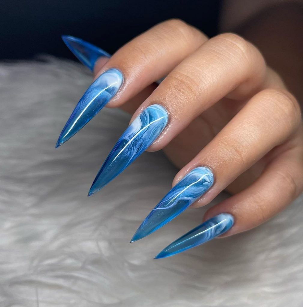 Blue Nails Acrylic 15 nápadů: Přijetí elegance a všestrannosti