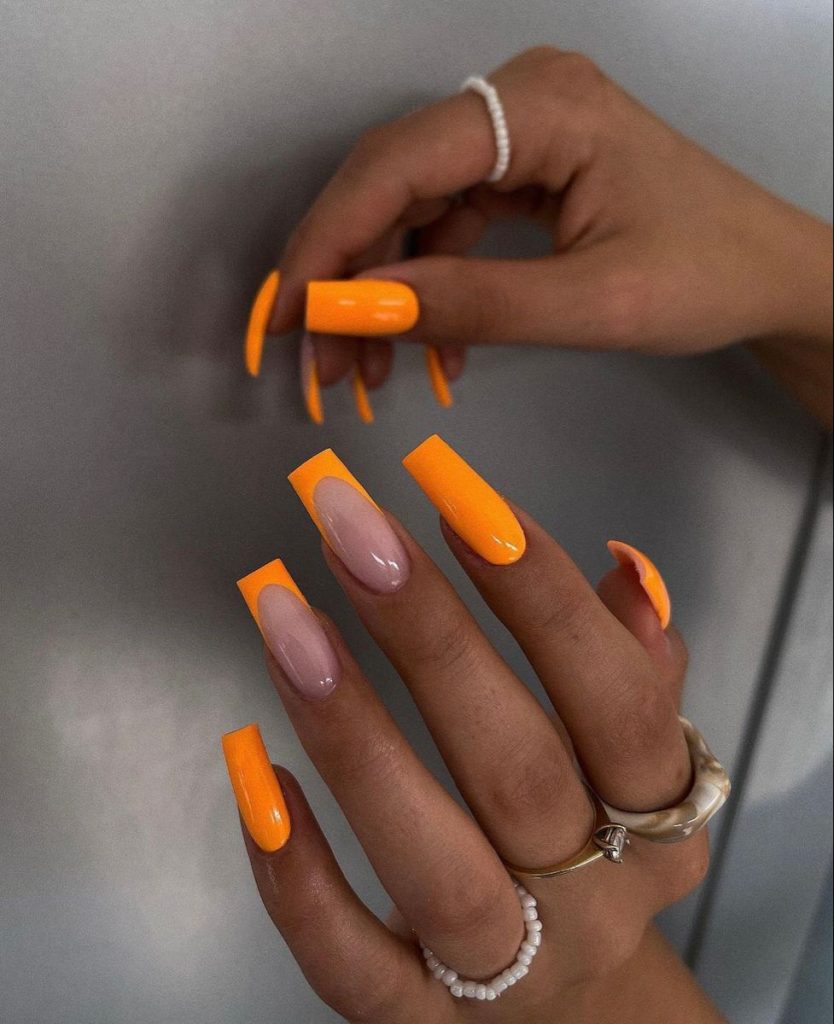 Orange Nails Acrylic 20 nápadů: Živé a trendy vzory nehtů