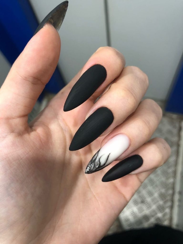 Black Nails Acrylic 20 nápadů: Přijměte odvážný a elegantní vzhled