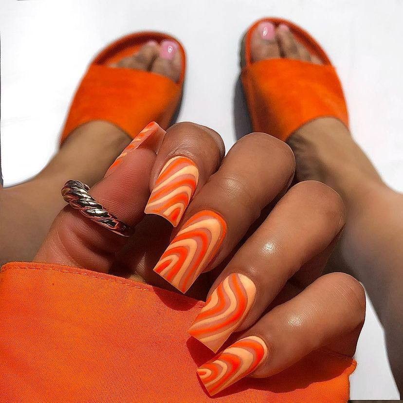 Orange Nails Acrylic 20 nápadů: Živé a trendy vzory nehtů