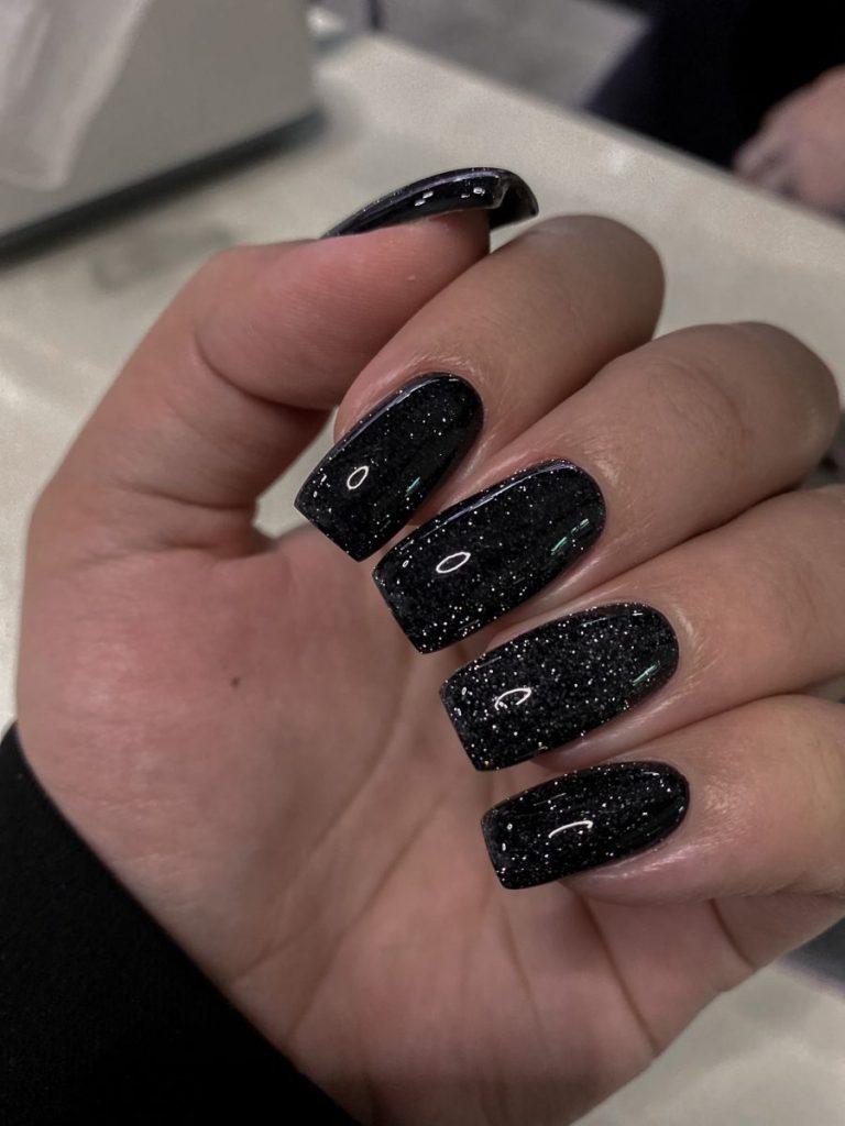 Black Nails Acrylic 20 nápadů: Přijměte odvážný a elegantní vzhled