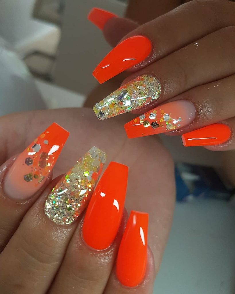 Orange Nails Acrylic 20 nápadů: Živé a trendy vzory nehtů