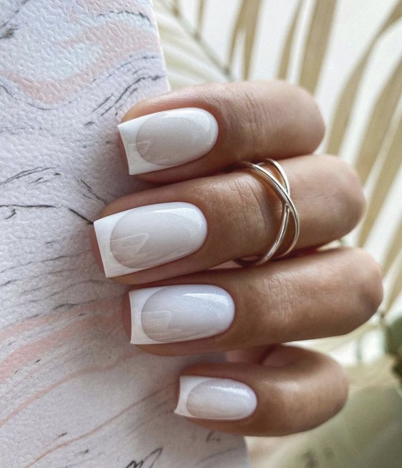 French Tip Nails 18 nápadů: Pozvedněte svou hru na nehty pomocí těchto stylových návrhů