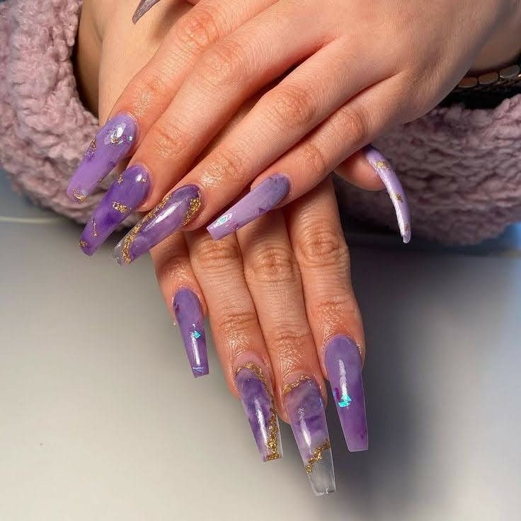 Purple Nails Acrylic 20 nápadů: Vylepšete svůj vzhled úžasnými odstíny