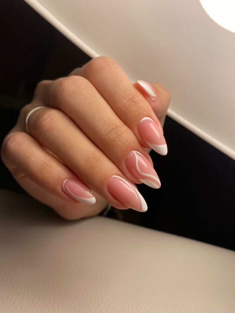 Nails Frances 24 nápadů: Zkoumání kreativních konceptů nail art