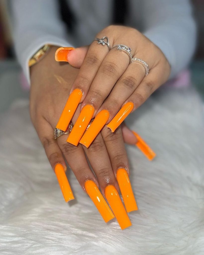 Orange Nails Acrylic 20 nápadů: Živé a trendy vzory nehtů