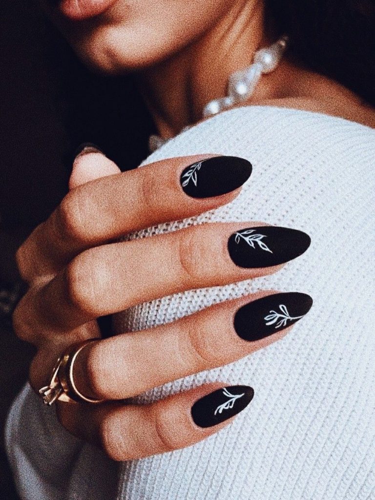 Black Nails Acrylic 20 nápadů: Přijměte odvážný a elegantní vzhled