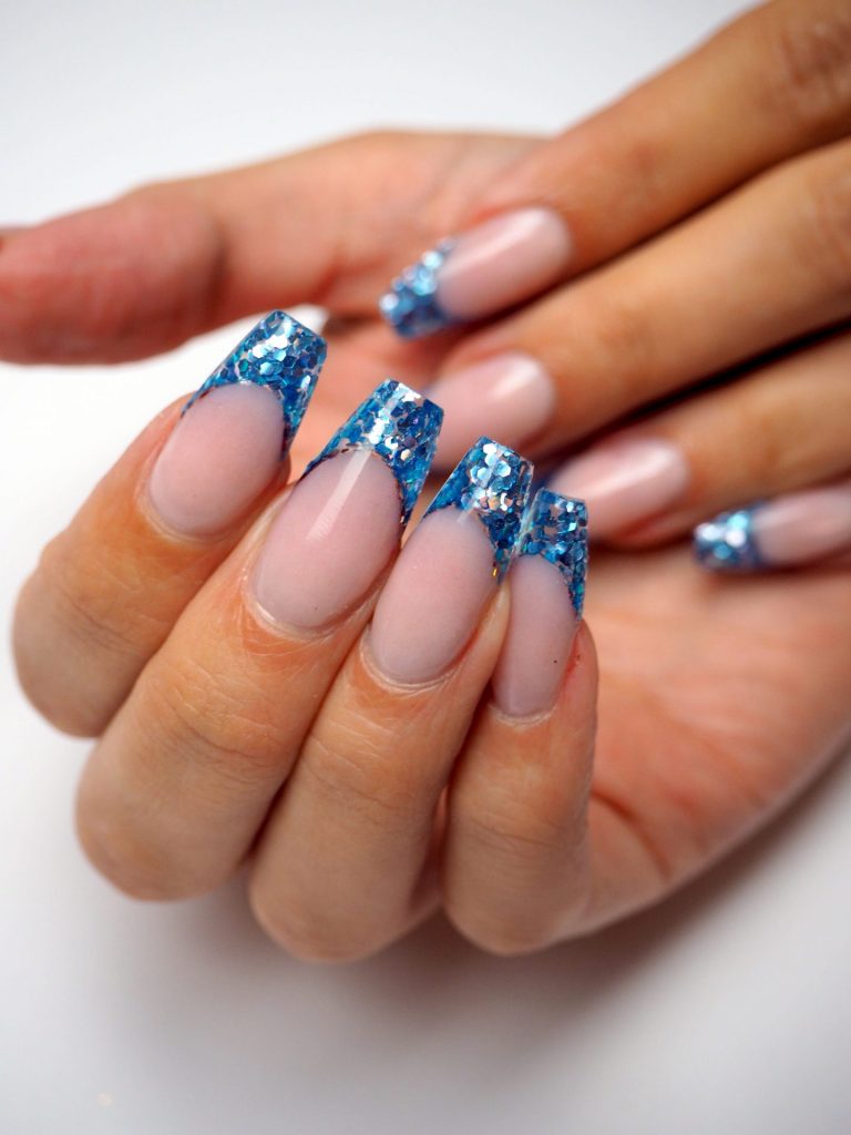 Blue Nails Acrylic 15 nápadů: Přijetí elegance a všestrannosti