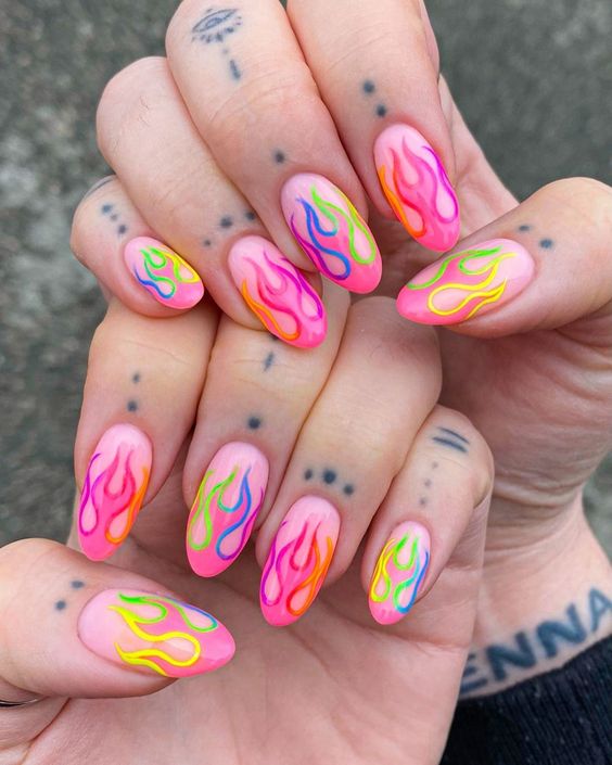 Neon Nails 22 nápadů: Elektrifikujte svůj vzhled oslnivým nail artem