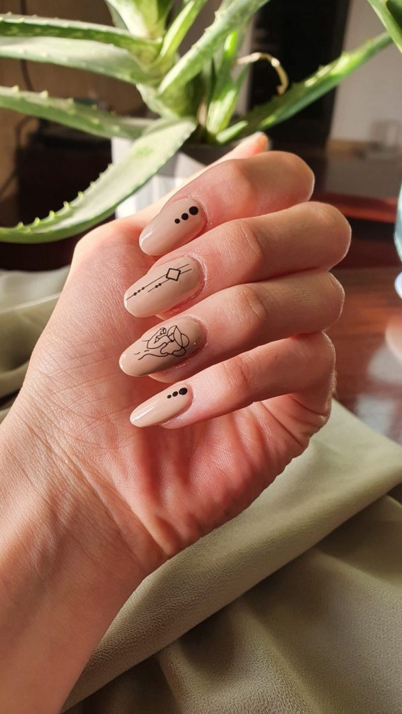 Návrhy nehtů Minimálně 20 nápadů: Přijměte jednoduchost s úžasným nail artem