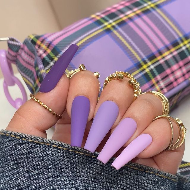 Purple Nails Acrylic 20 nápadů: Vylepšete svůj vzhled úžasnými odstíny